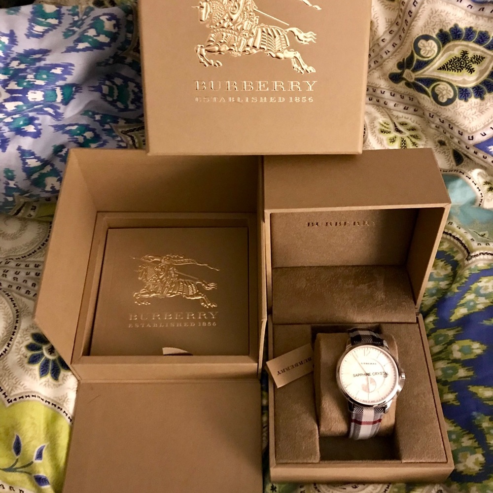 Burberry unisex watch - NIB - 100% Authentic